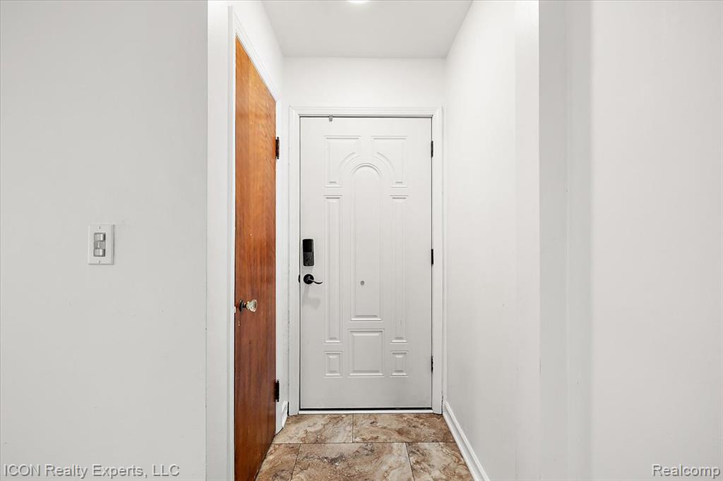 176 Chippewa Road Pontiac, MI 48341 - Photo 13 of 37 Gallery Image 13