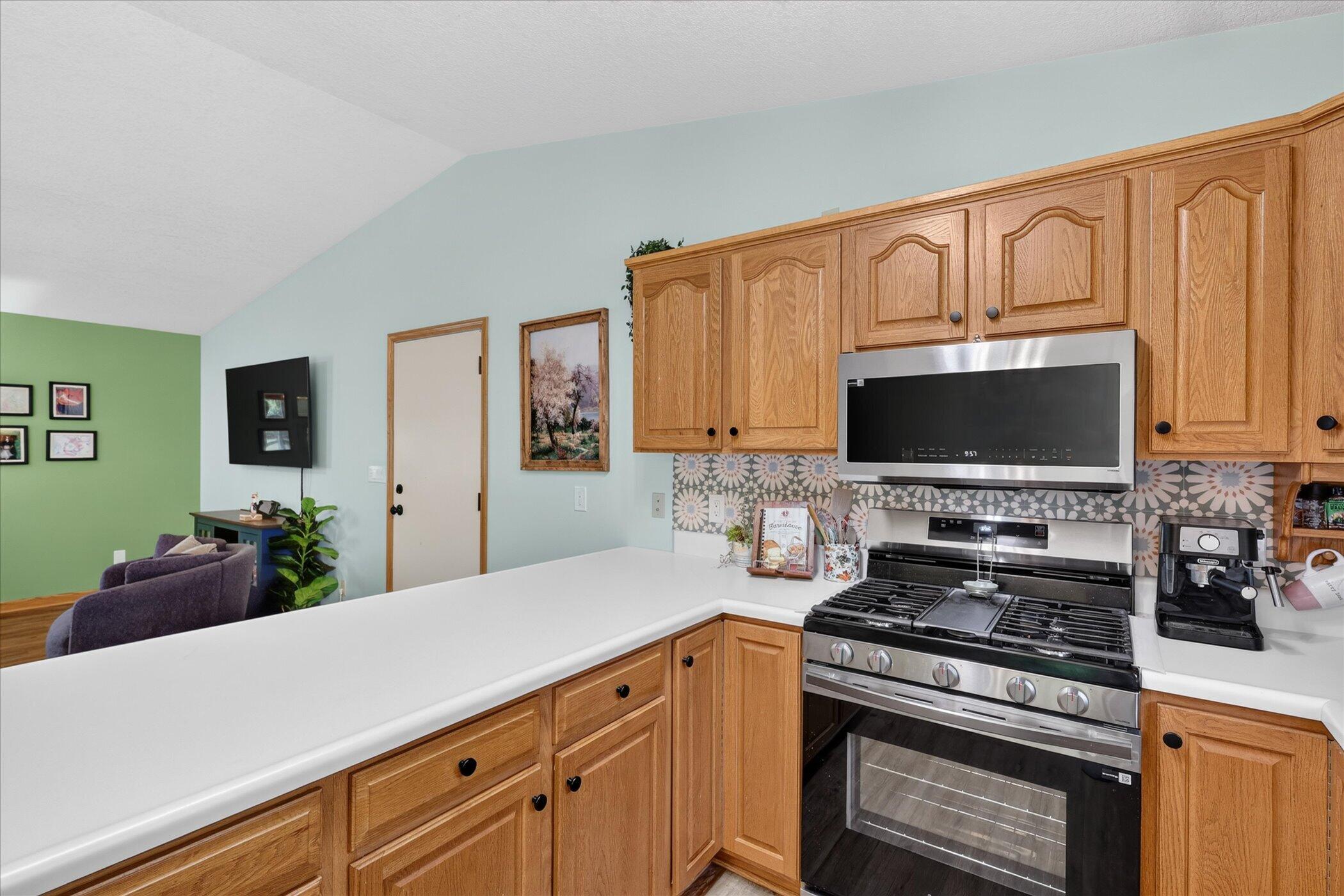 117 Charlotte Street Edmore, MI 48829 - Photo 19 of 44 Kitchen