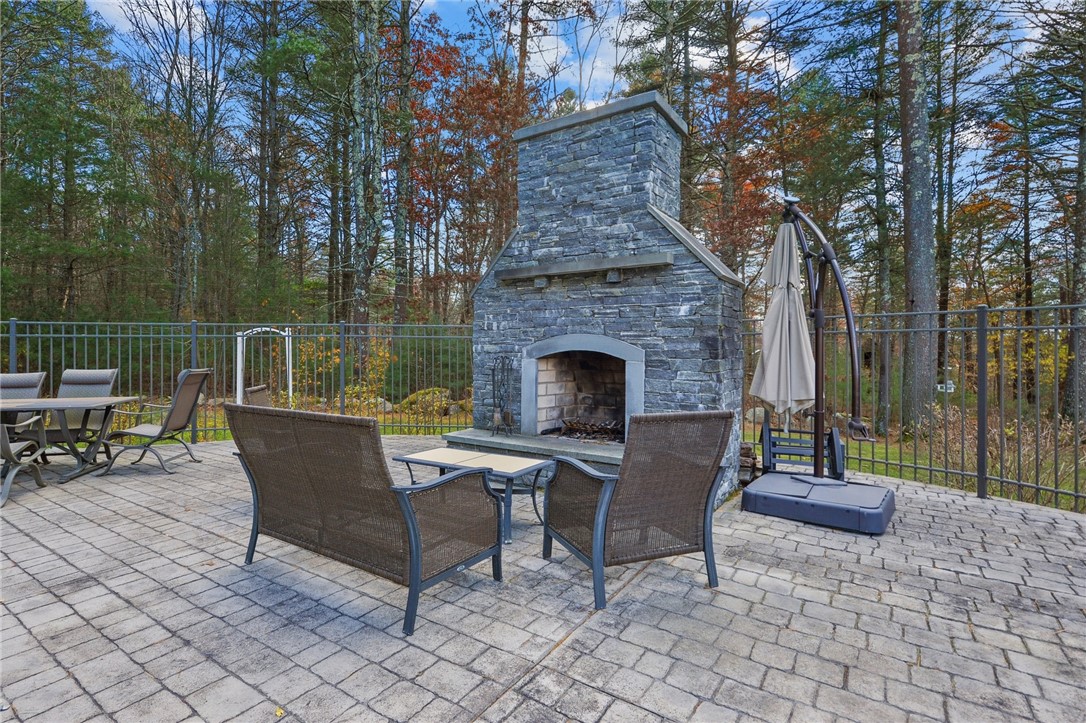 15 Roundtable Court Richmond, RI 02892 - Photo 8 of 46