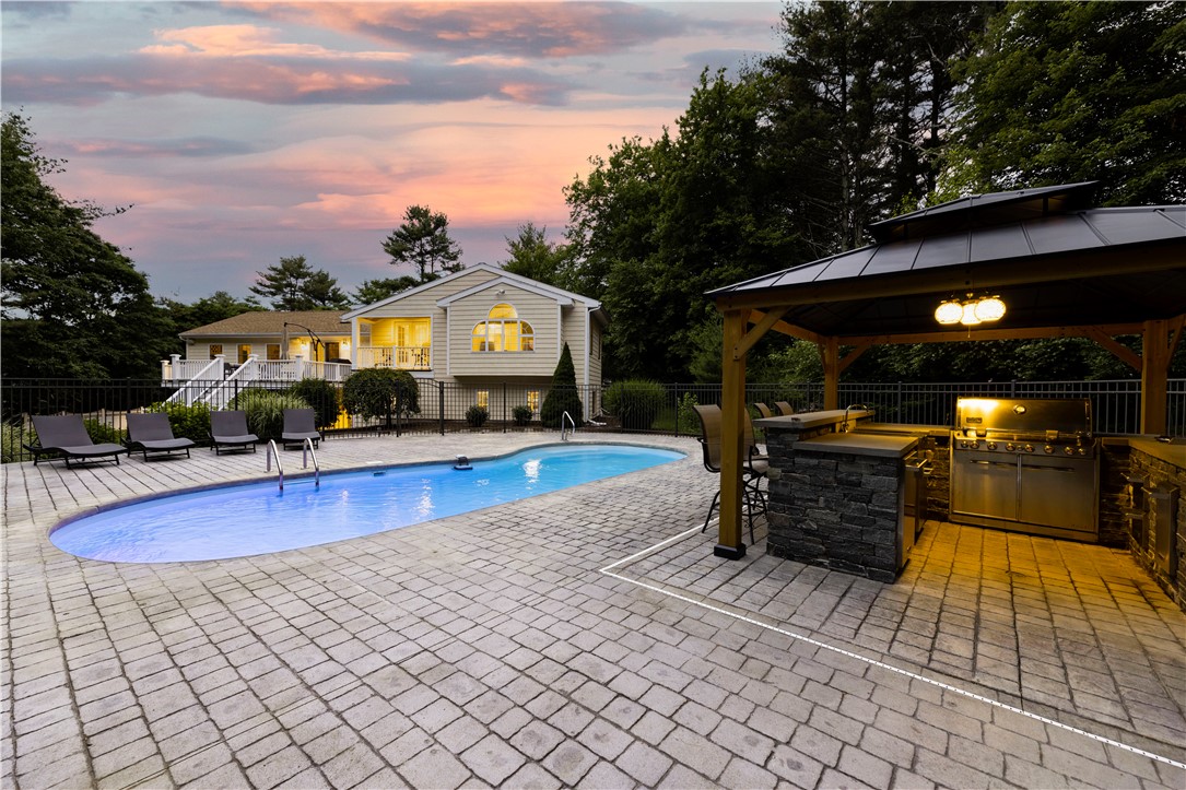 15 Roundtable Court Richmond, RI 02892 - Photo 9 of 46