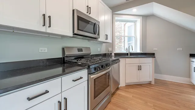 $2,200 | 3246 West Fulton Boulevard, Unit 1, Chicago, IL 60624