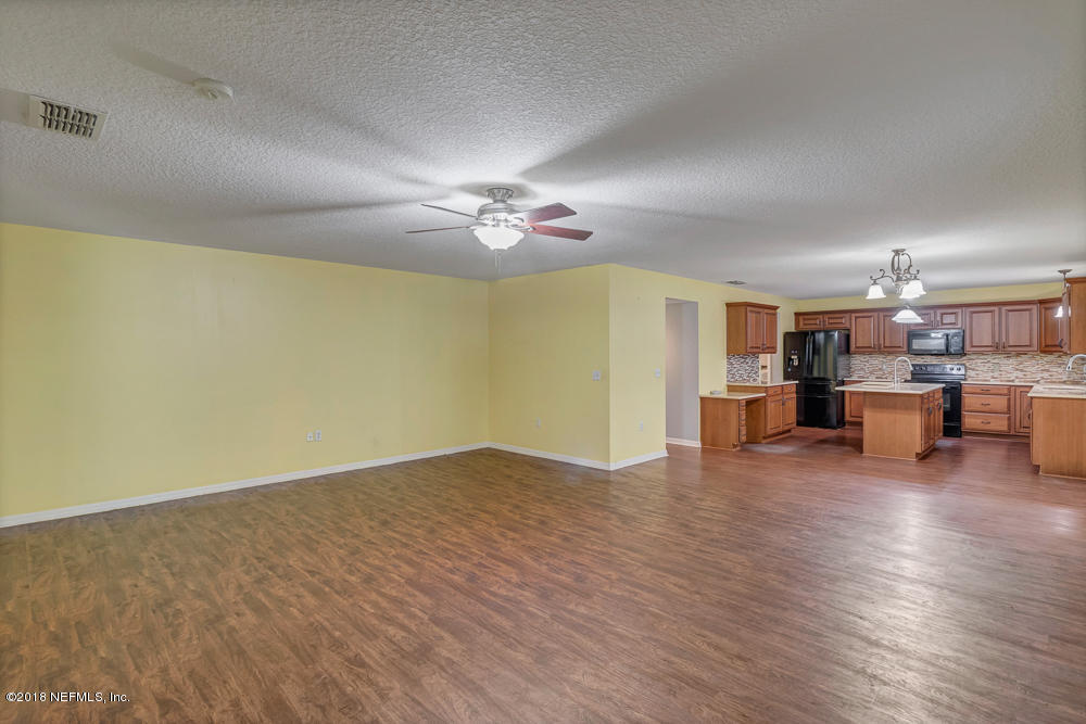 12100 Chester Creek Road Jacksonville, FL 32218 - Photo 11 of 40 Living Room