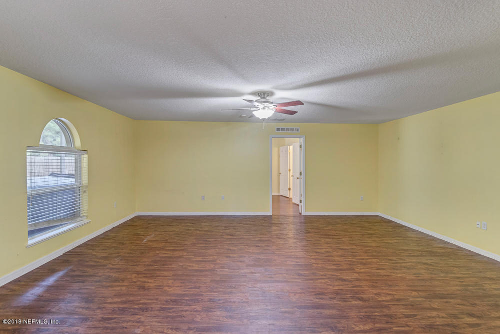 12100 Chester Creek Road Jacksonville, FL 32218 - Photo 13 of 40 Living Room