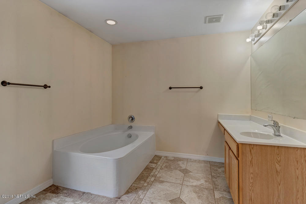 12100 Chester Creek Road Jacksonville, FL 32218 - Photo 30 of 40 Owners Bath