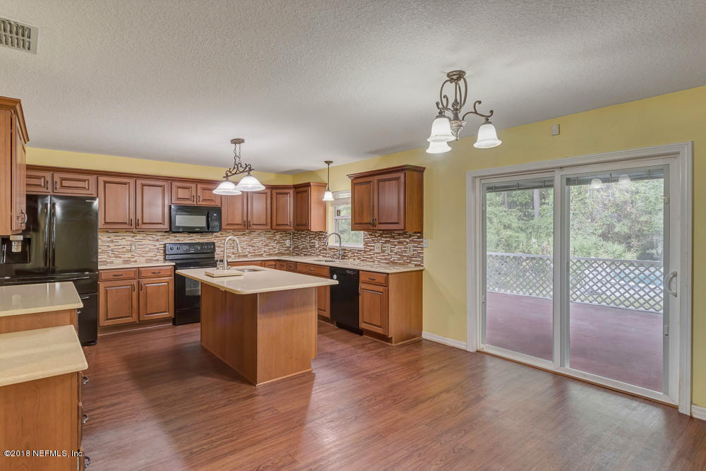 Kitchen/ Dining