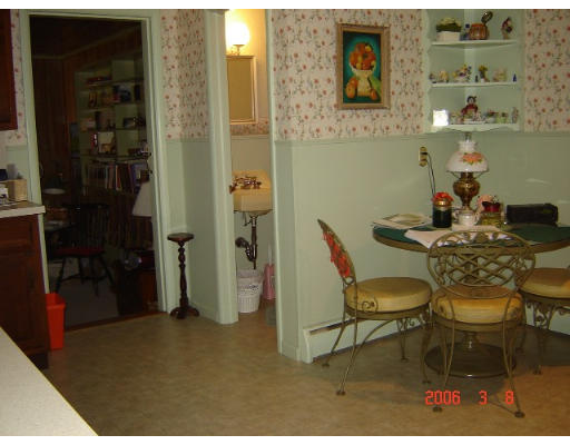 82 Oak Hollow Road Springfield, MA 01128 - Photo 8 of 13 a dining room with furniture and bathroom view