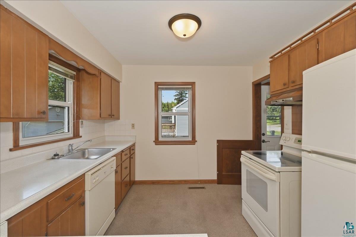 3021 Hutchinson Road Duluth, MN 55811 - Photo 4 of 19