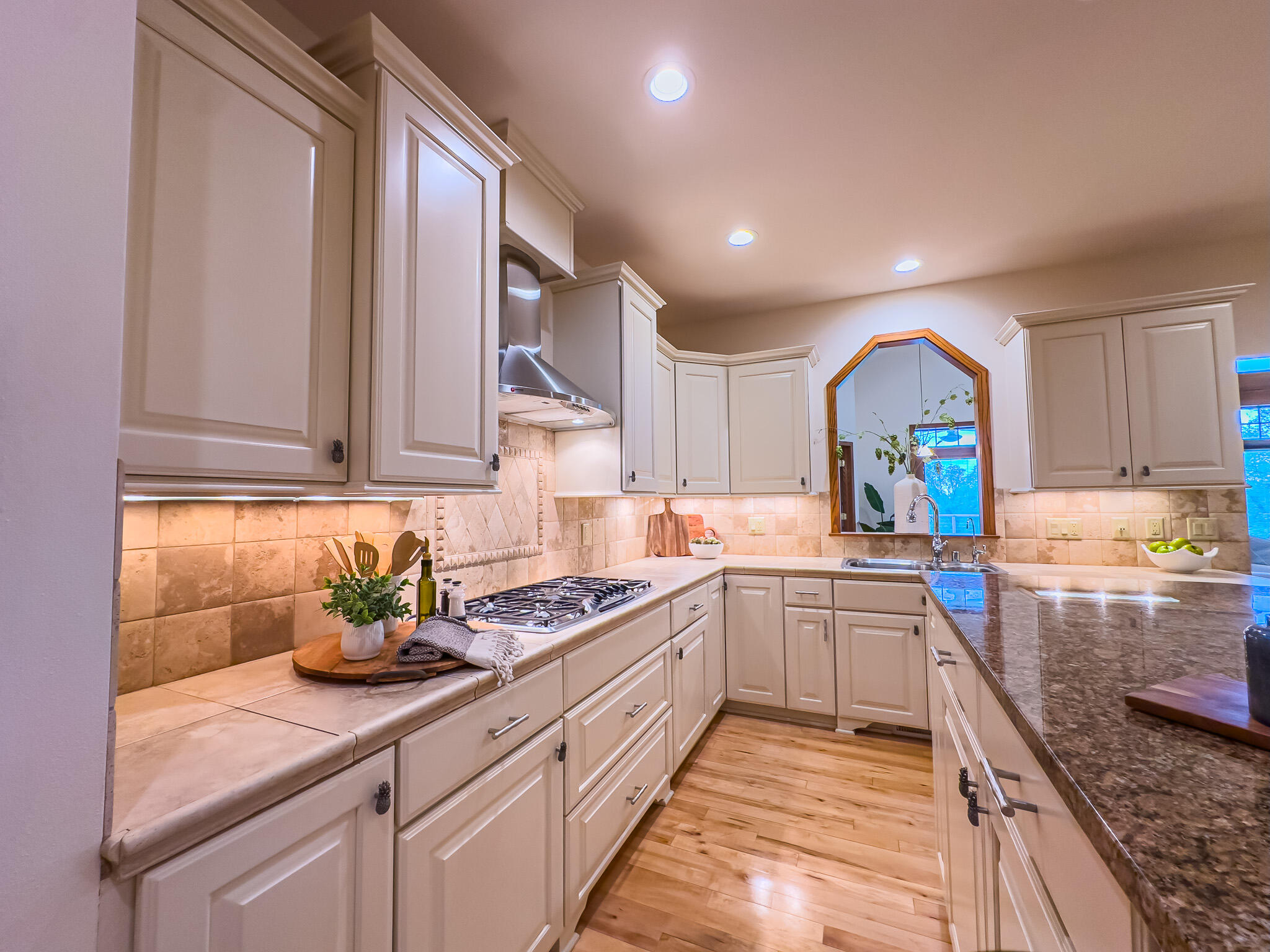 11604 North Granville Road Mequon, WI 53097 - Photo 20 of 49 Kitchen