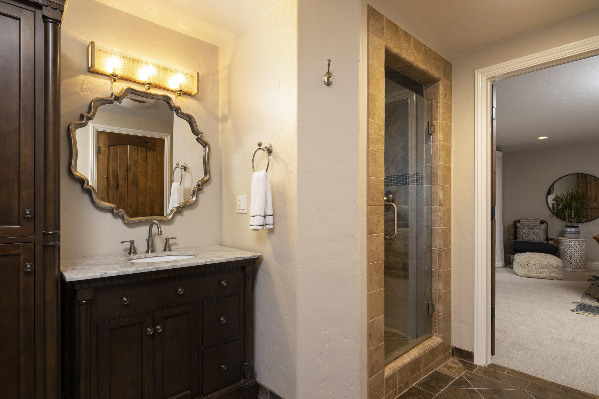 2519 Foothill Lane Santa Barbara, CA 93105 - Photo 19 of 35 a en suite bathroom with a sink and a mirror