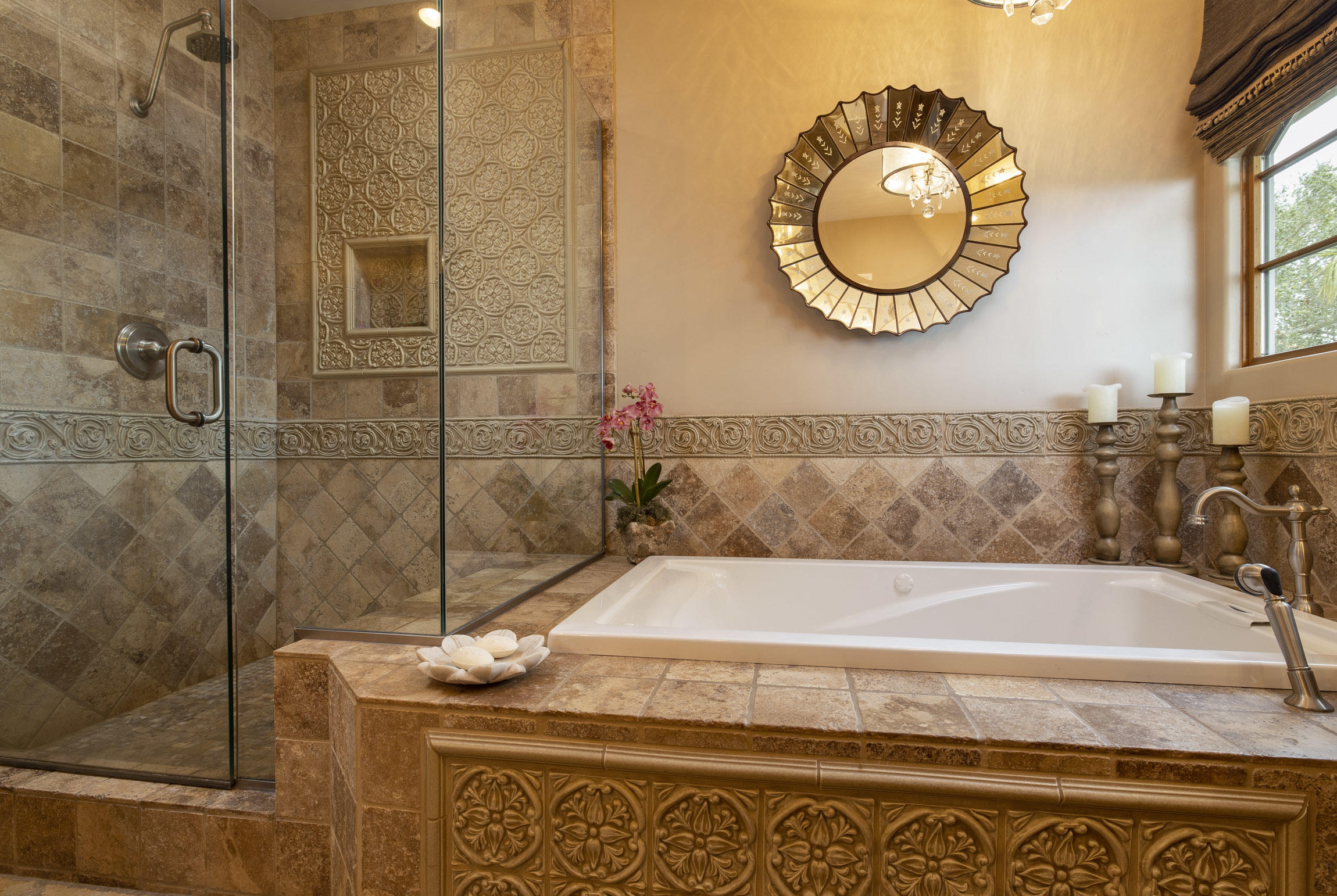 2519 Foothill Lane Santa Barbara, CA 93105 - Photo 23 of 35 a bathroom with a tub and a shower