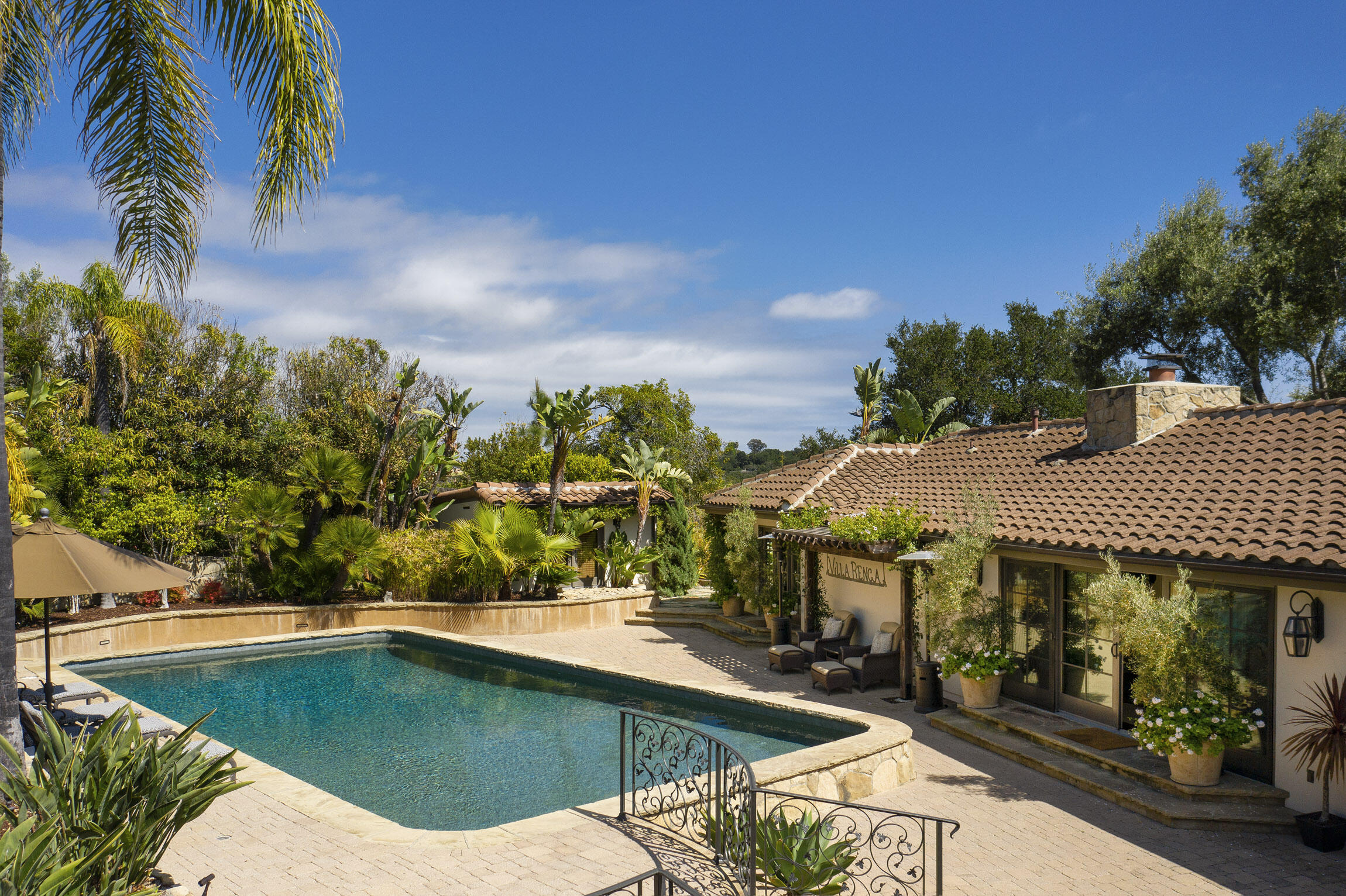 2519 Foothill Lane Santa Barbara, CA 93105 - Photo 25 of 35 a view of a house with swimming pool and sitting area