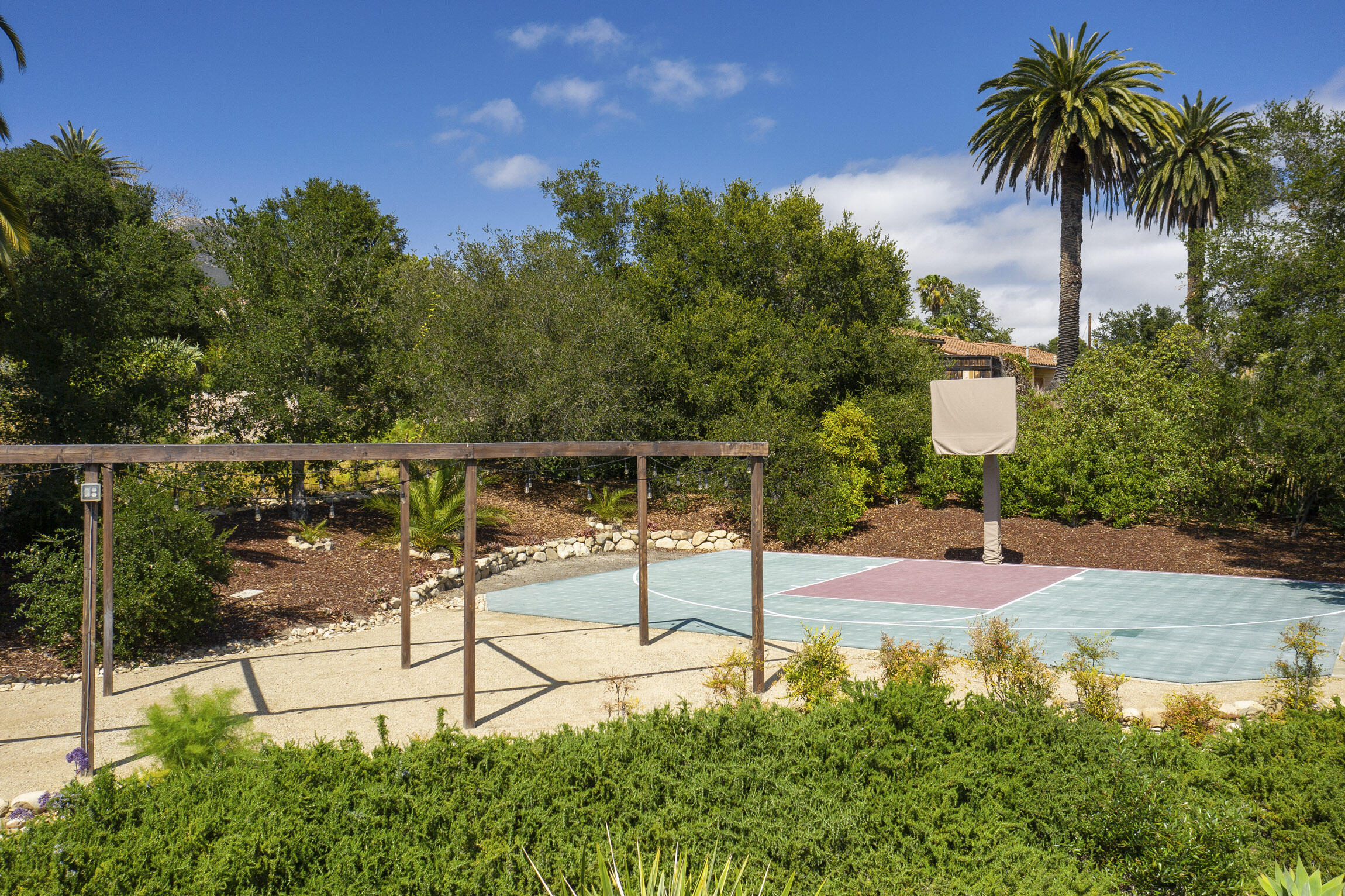 2519 Foothill Lane Santa Barbara, CA 93105 - Photo 28 of 35 a view of a backyard