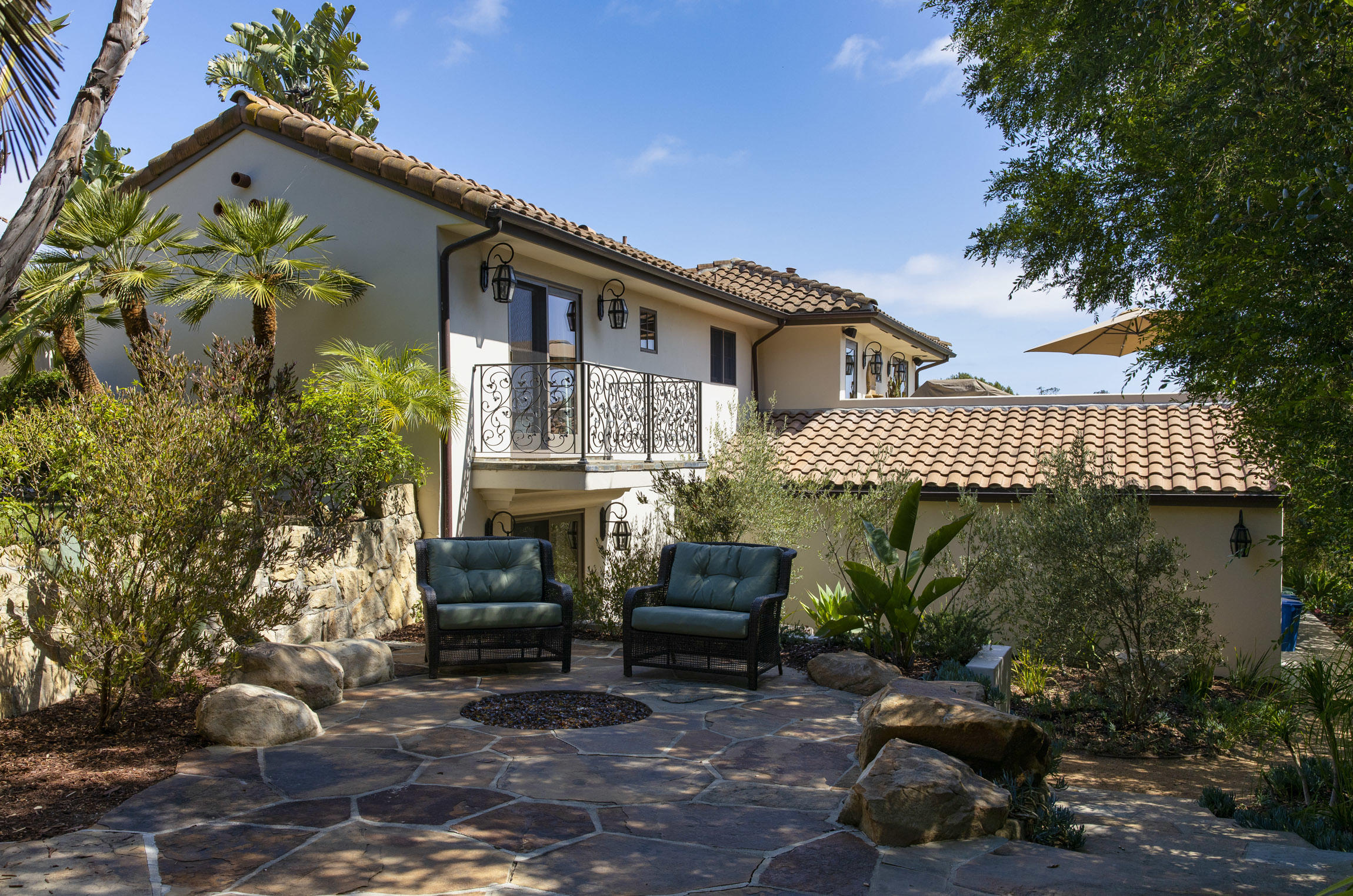 2519 Foothill Lane Santa Barbara, CA 93105 - Photo 34 of 35 a front view of a house