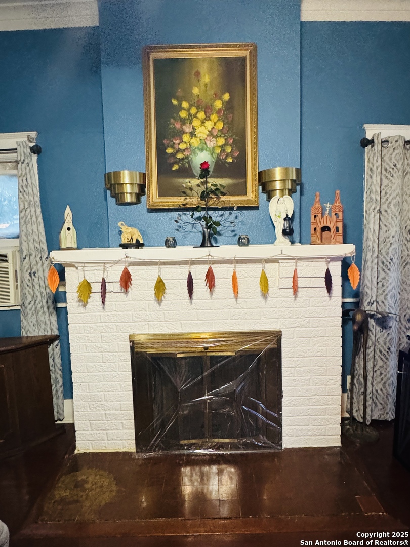 314 Devine Street San Antonio, TX 78210 - Photo 6 of 25 a utility room with washer and dryer