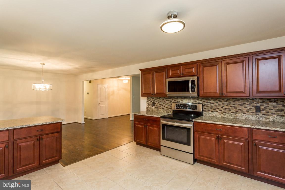 373 Cropp Road Fredericksburg, VA 22406 - Photo 1 of 30 Kitchen with stunning finishes