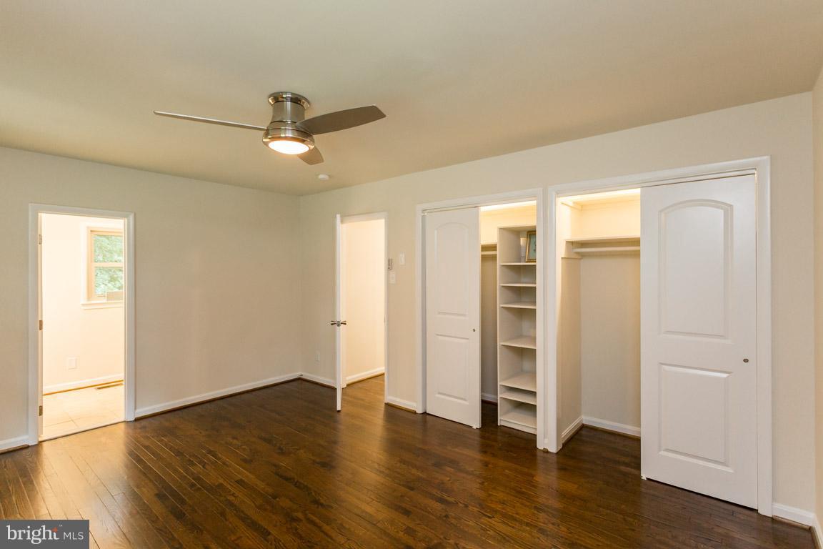 373 Cropp Road Fredericksburg, VA 22406 - Photo 13 of 30 Main level Master Suite!