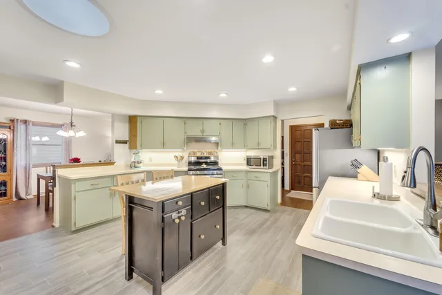 $400,000 | 7230 South 38th Street, Franklin, WI 53132