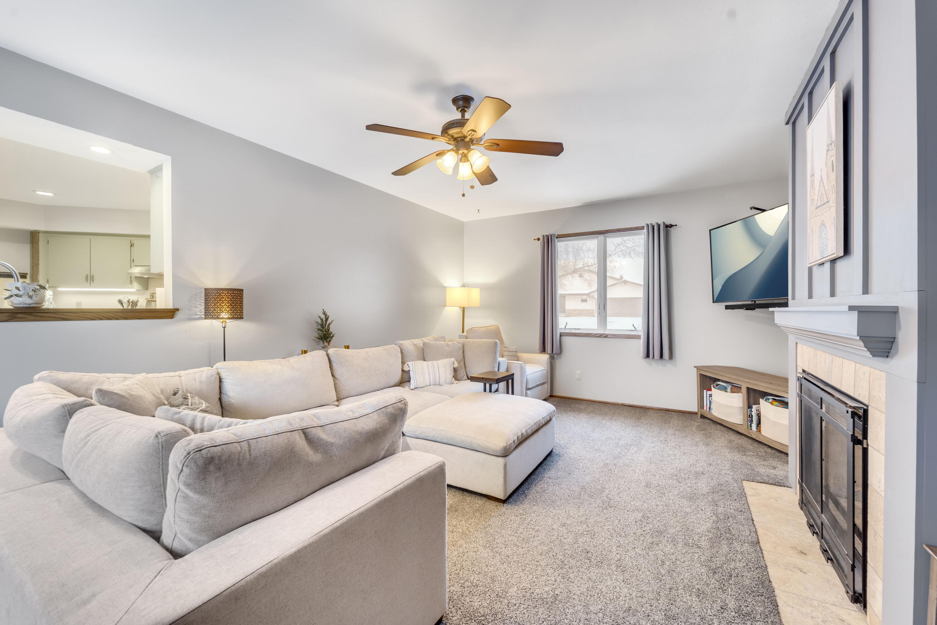 7230 South 38th Street Franklin, WI 53132 - Photo 8 of 17 Living Room (2)