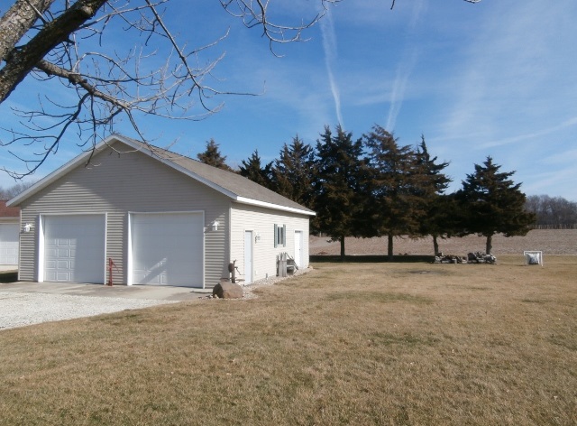 104 Deer Trail Road Pekin, IL 61554 - Photo 15 of 20