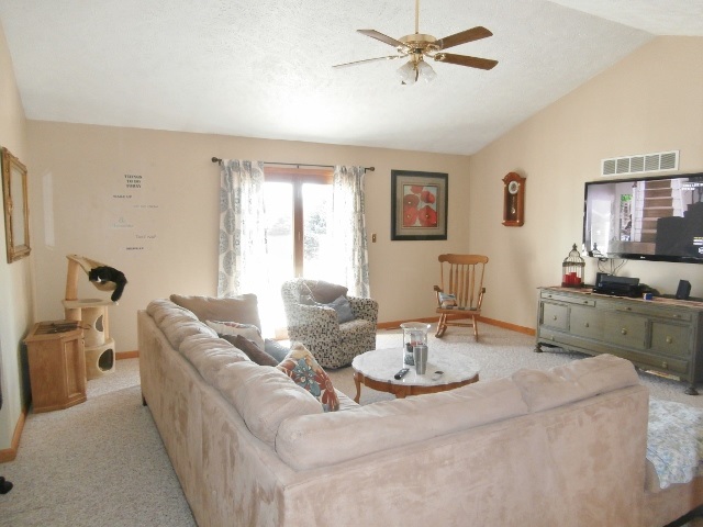 104 Deer Trail Road Pekin, IL 61554 - Photo 5 of 20