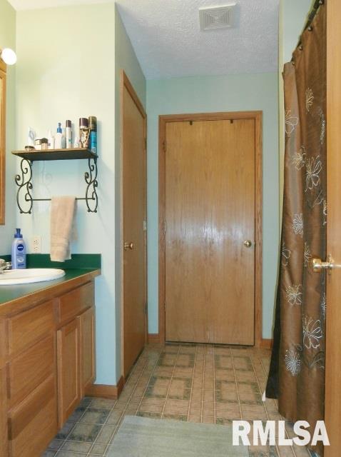 104 Deer Trail Road Pekin, IL 61554 - Photo 9 of 20