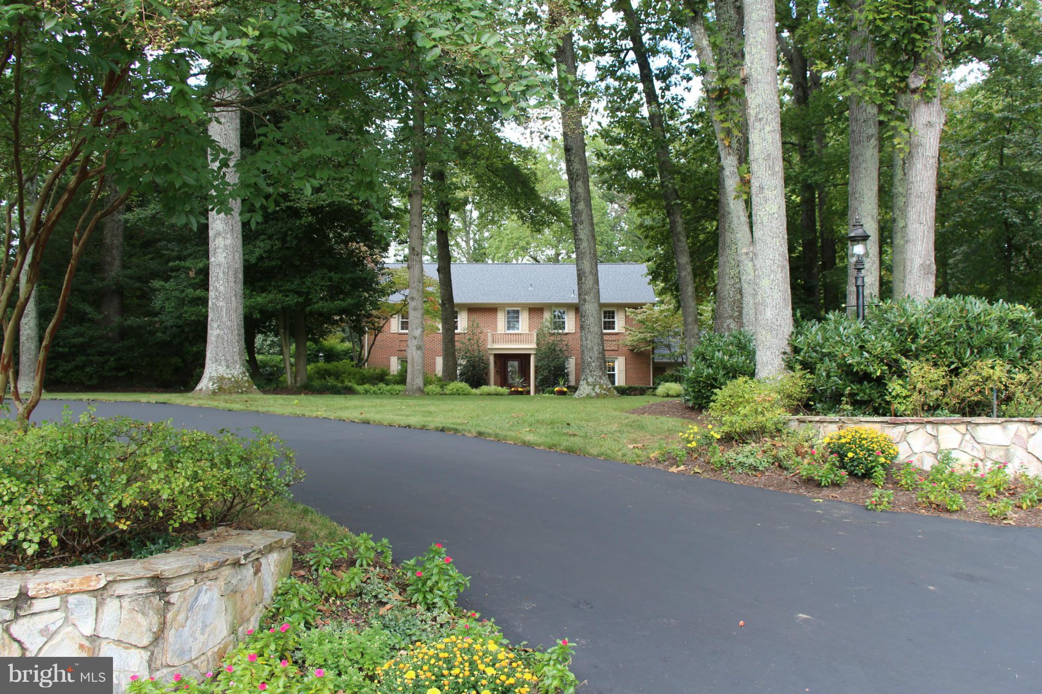 3118 Hunt Road Oakton, VA 22124 - Photo 2 of 30 Circular Drive