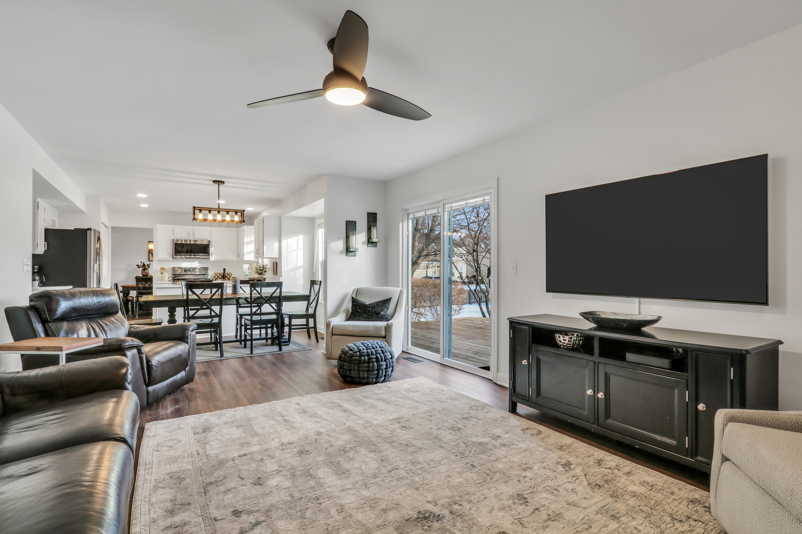 269 Braxton Way Grayslake, IL 60030 - Photo 17 of 38 a living room with furniture and a flat screen tv