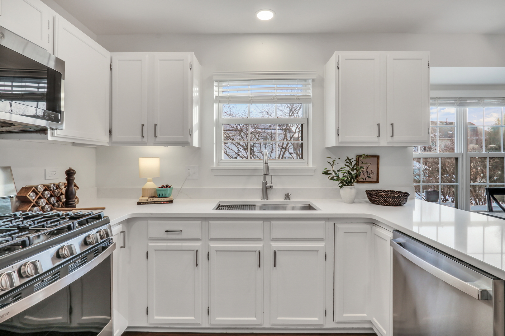 269 Braxton Way Grayslake, IL 60030 - Photo 10 of 38 a kitchen with white cabinets and appliances