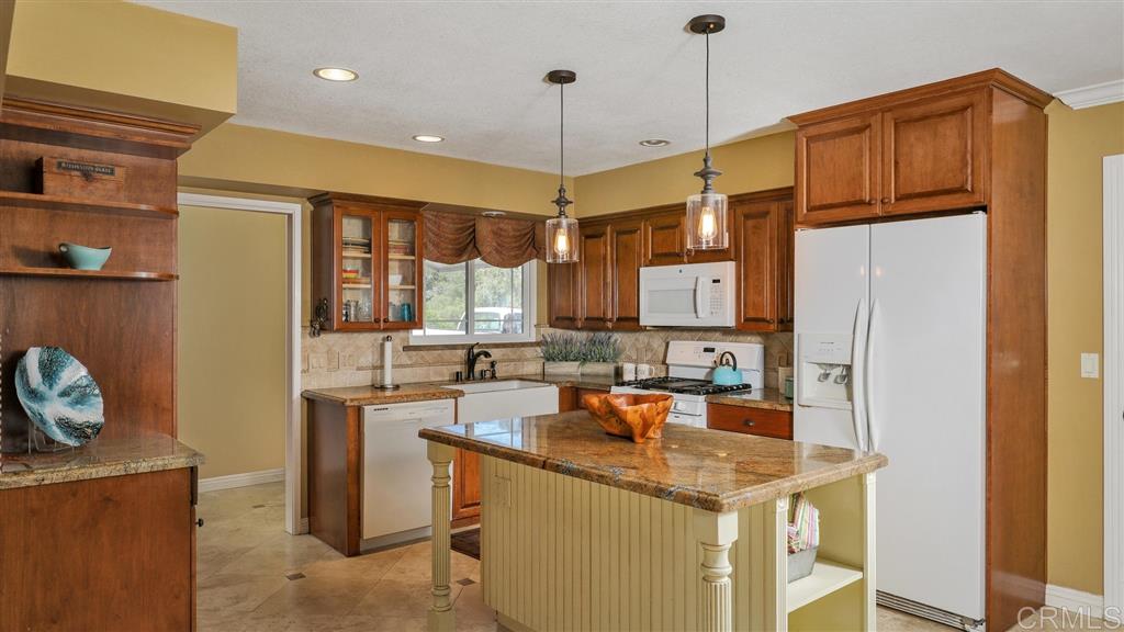 1127 Pepper Tree Lane Fallbrook, CA 92028 - Photo 8 of 22
