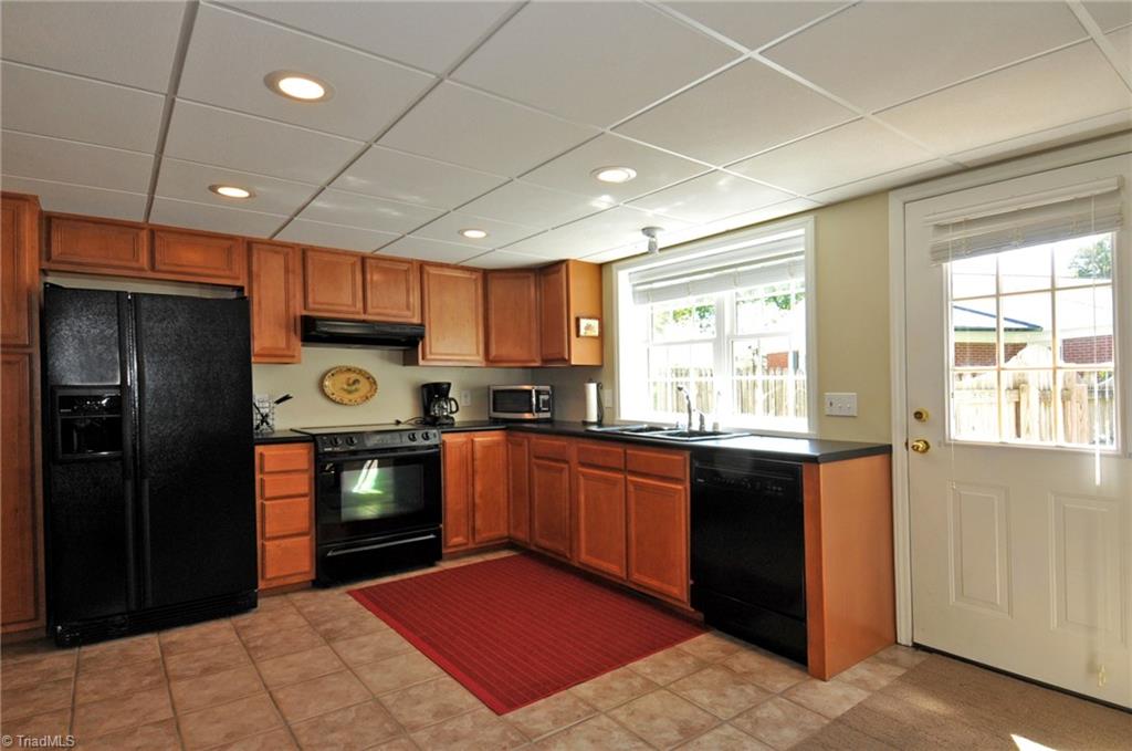 970 Arbor Road Winston-Salem, NC 27104 - Photo 21 of 28 Guest quarters w/complete kitchen