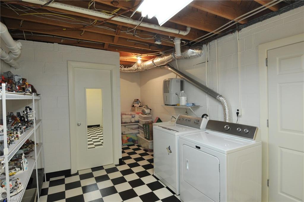 970 Arbor Road Winston-Salem, NC 27104 - Photo 24 of 28 Lower level laundry