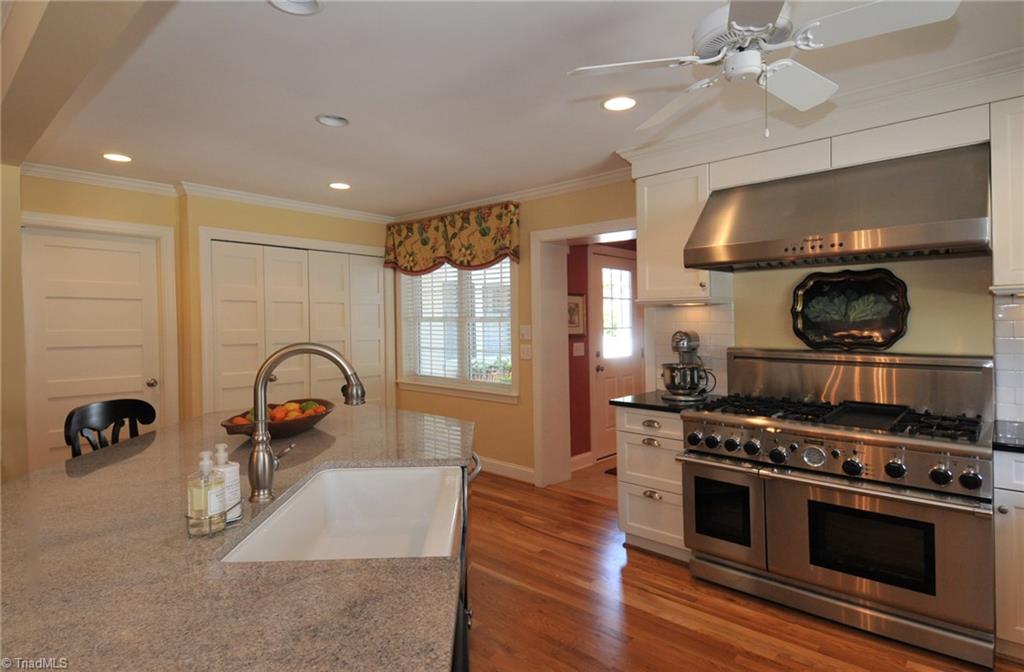 970 Arbor Road Winston-Salem, NC 27104 - Photo 5 of 28 Cook's kitchen with Thermador range.
