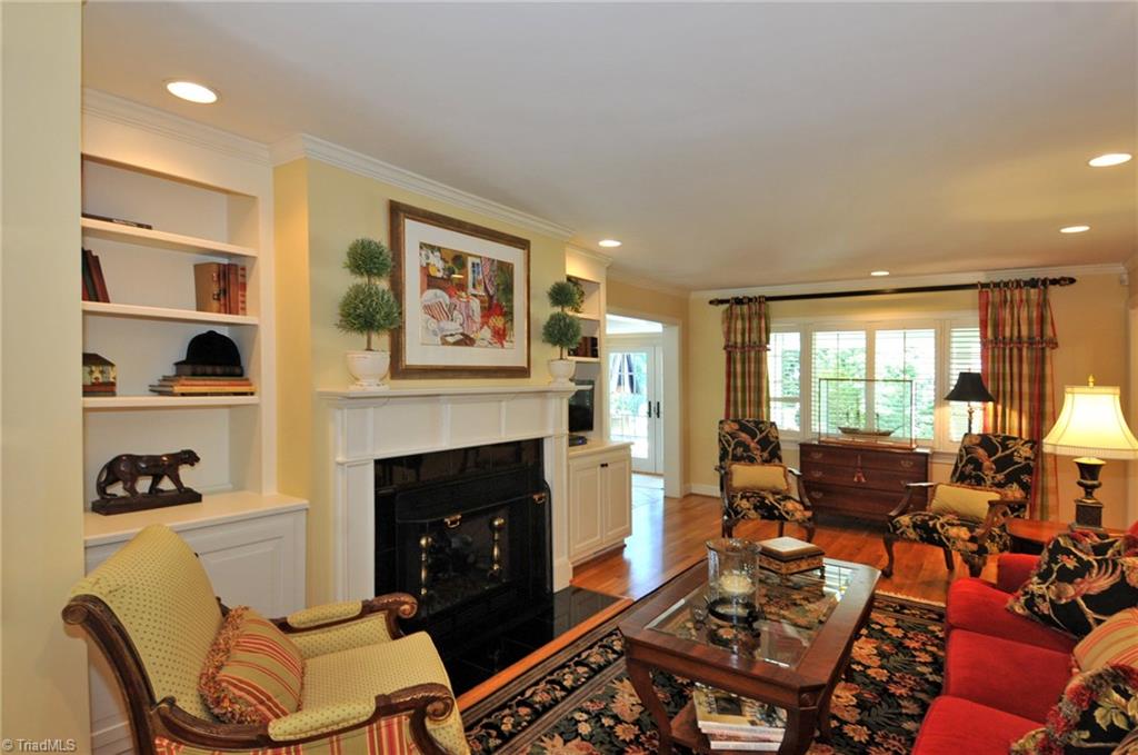 970 Arbor Road Winston-Salem, NC 27104 - Photo 8 of 28 Living Room