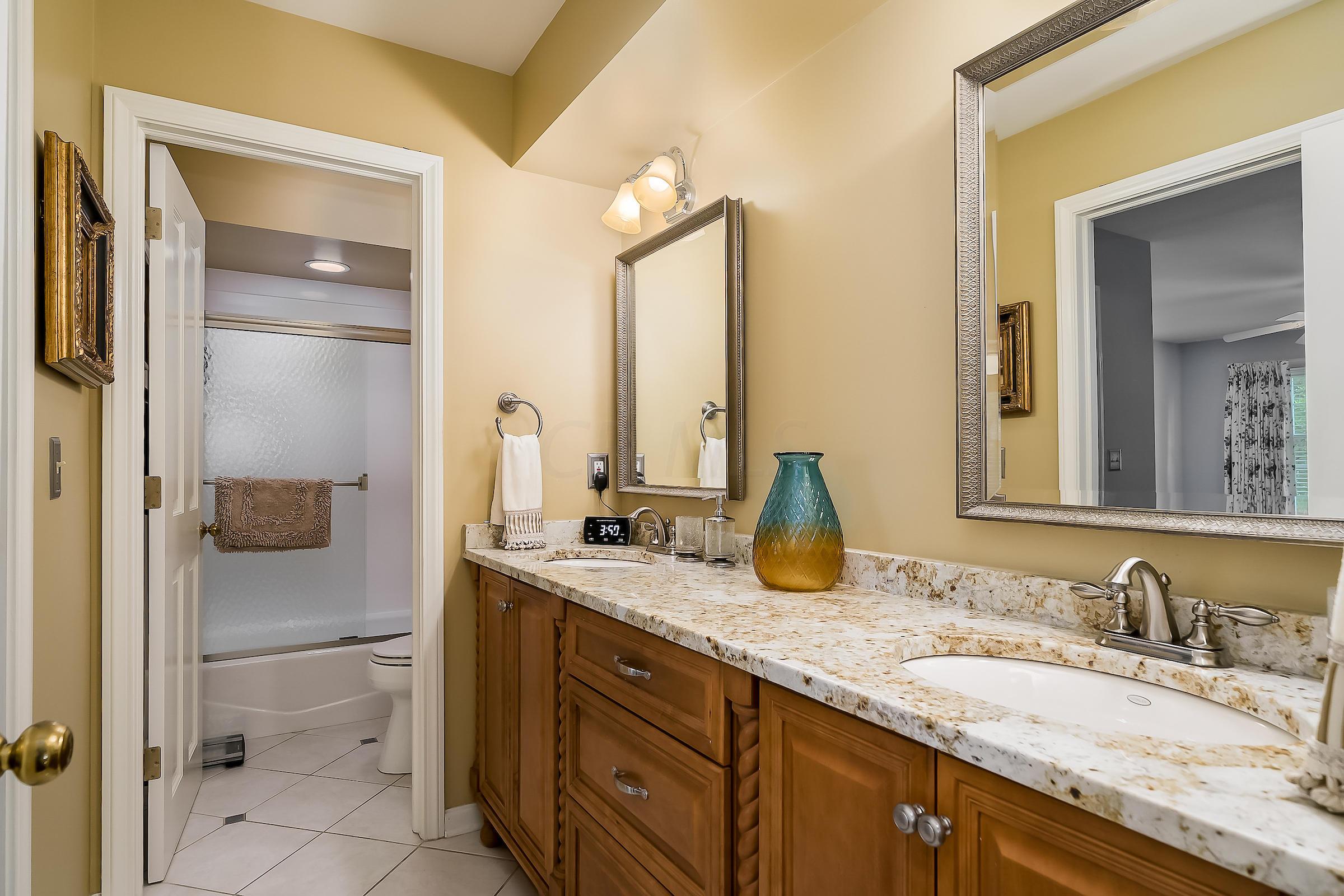 2757 Wickliffe Road Columbus, OH 43221 - Photo 14 of 35