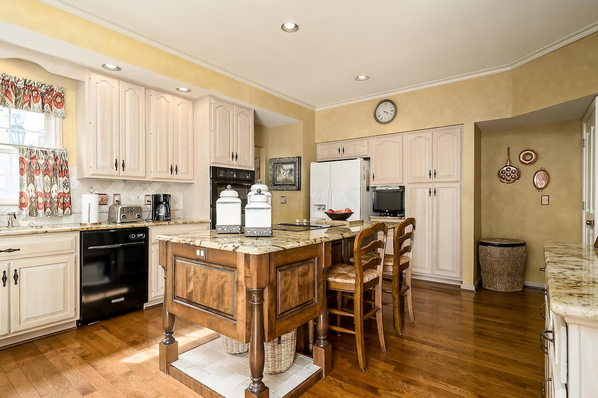2757 Wickliffe Road Columbus, OH 43221 - Photo 5 of 35