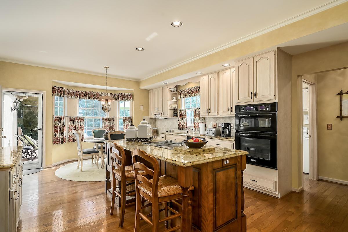 2757 Wickliffe Road Columbus, OH 43221 - Photo 6 of 35