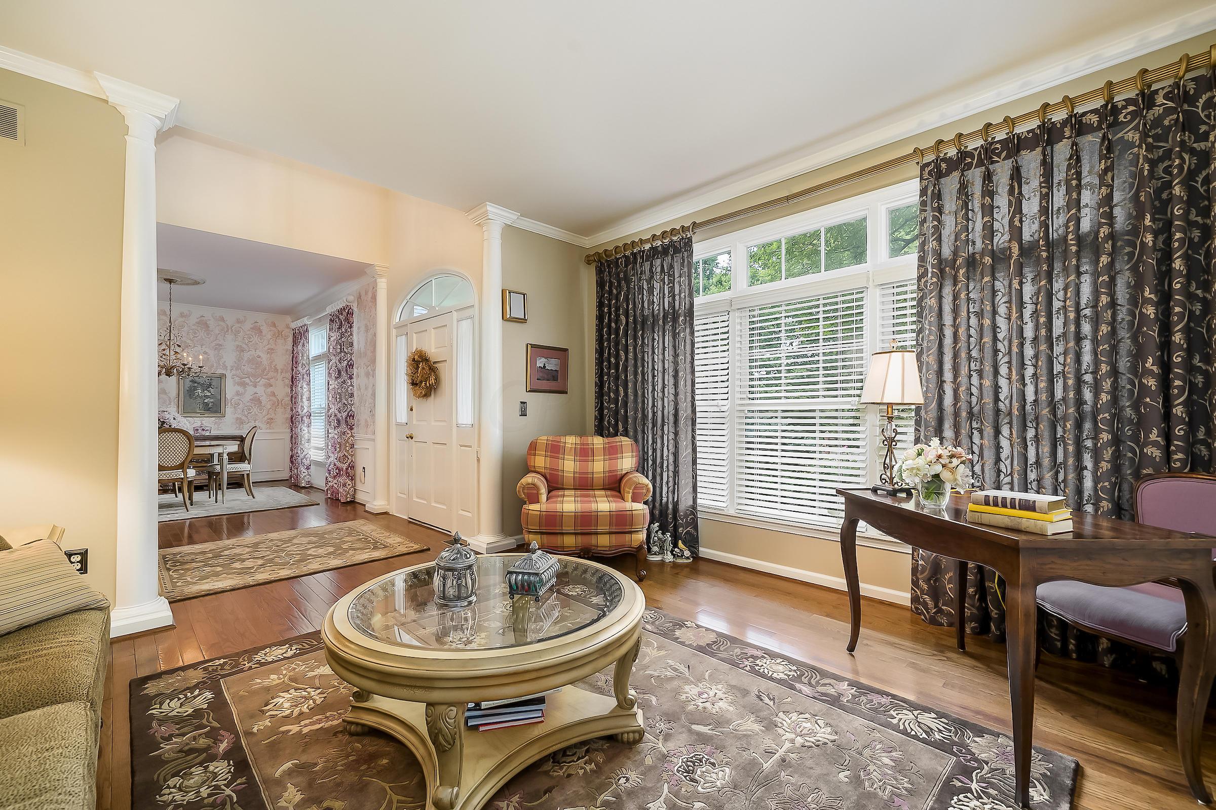 2757 Wickliffe Road Columbus, OH 43221 - Photo 8 of 35