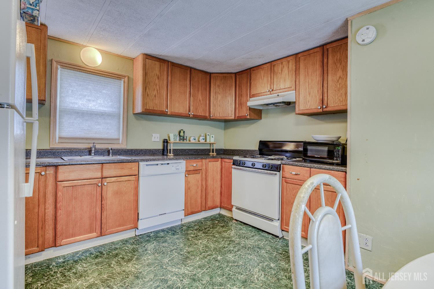 4 Byron Road North Brunswick, NJ 08902 - Photo 13 of 31