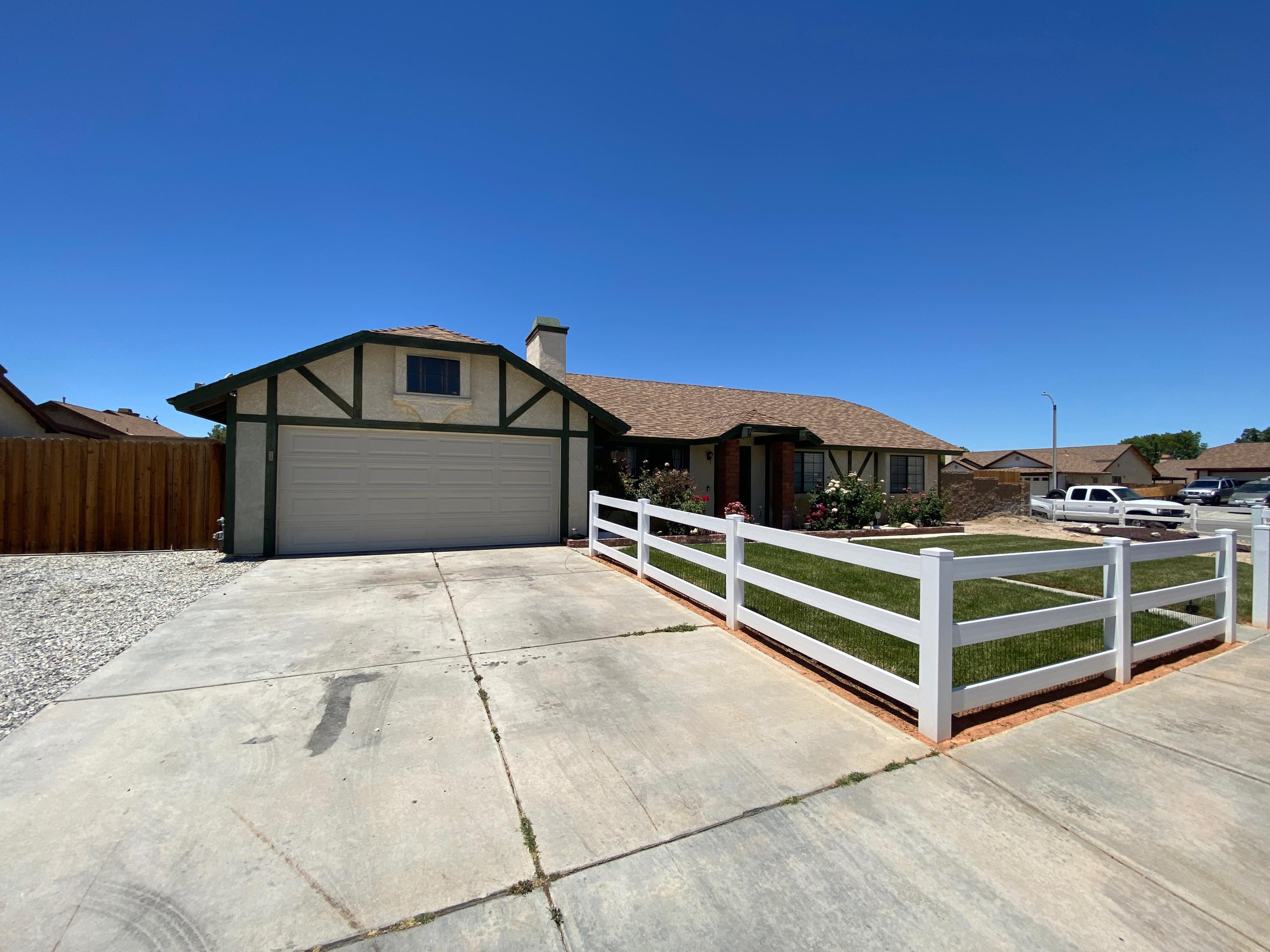 38143 Raintree Lane Palmdale, CA 93552 - Photo 3 of 14 IMG_0462