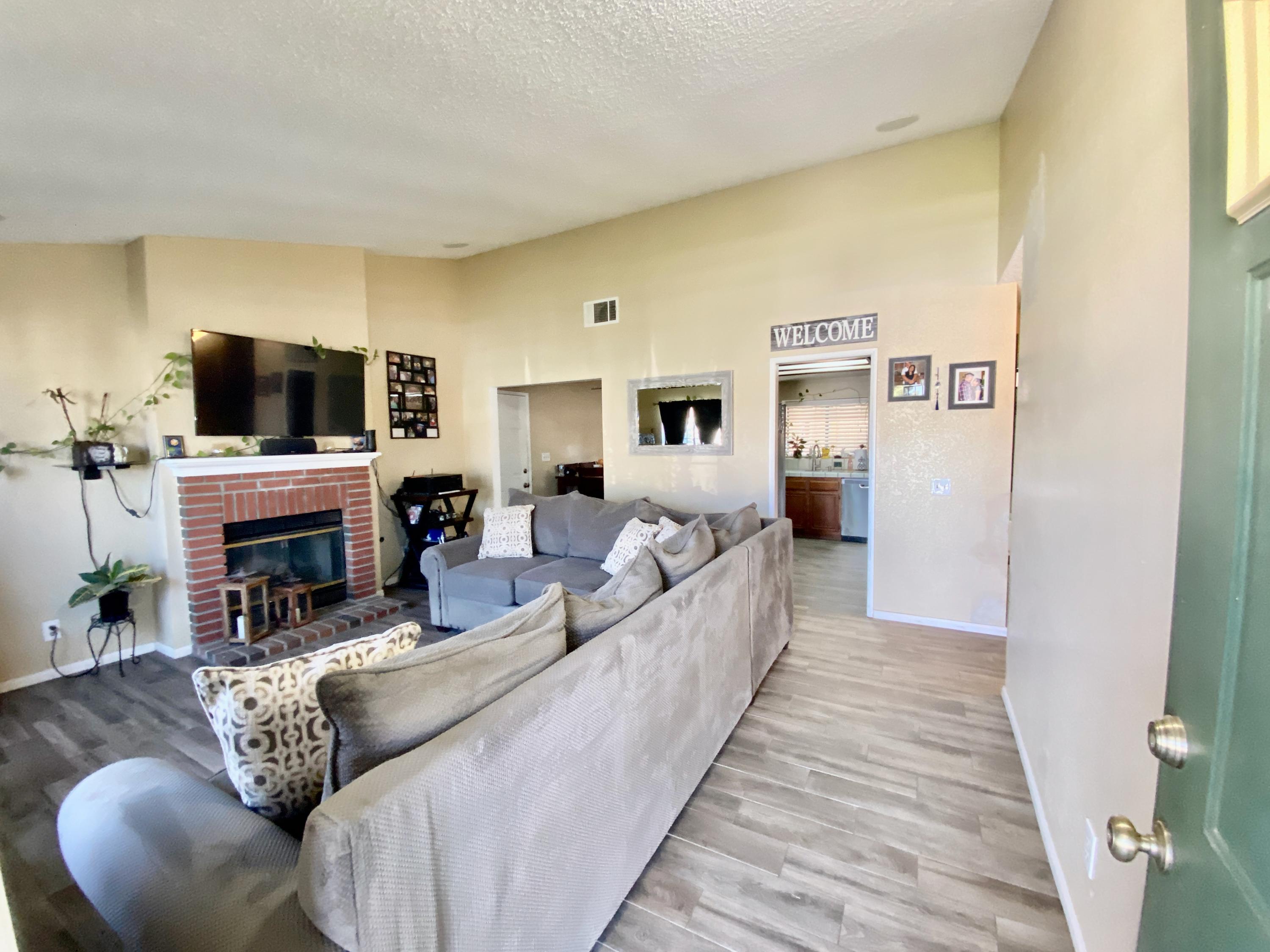 38143 Raintree Lane Palmdale, CA 93552 - Photo 5 of 14 IMG_0425