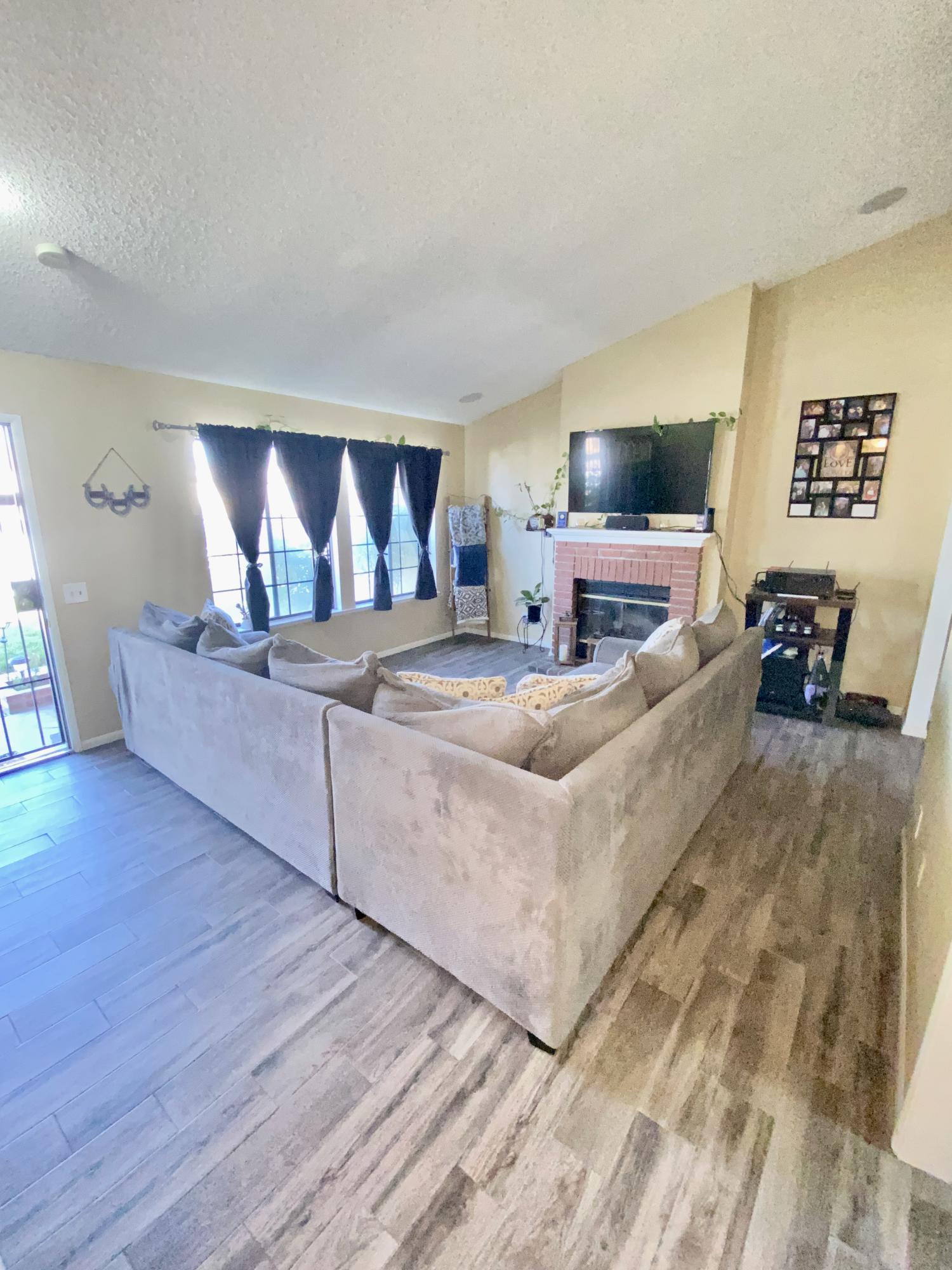 38143 Raintree Lane Palmdale, CA 93552 - Photo 6 of 14 IMG_0441