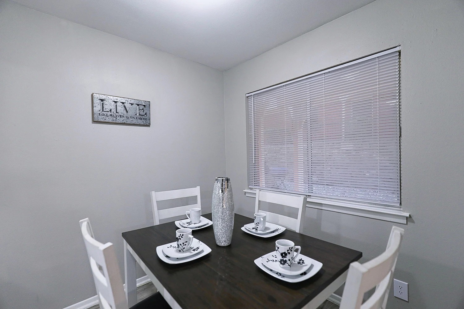 8100 North Mopac Expressway, Unit 9145 Austin, TX 78759 - Photo 15 of 28 a view of a dining table and table in a room