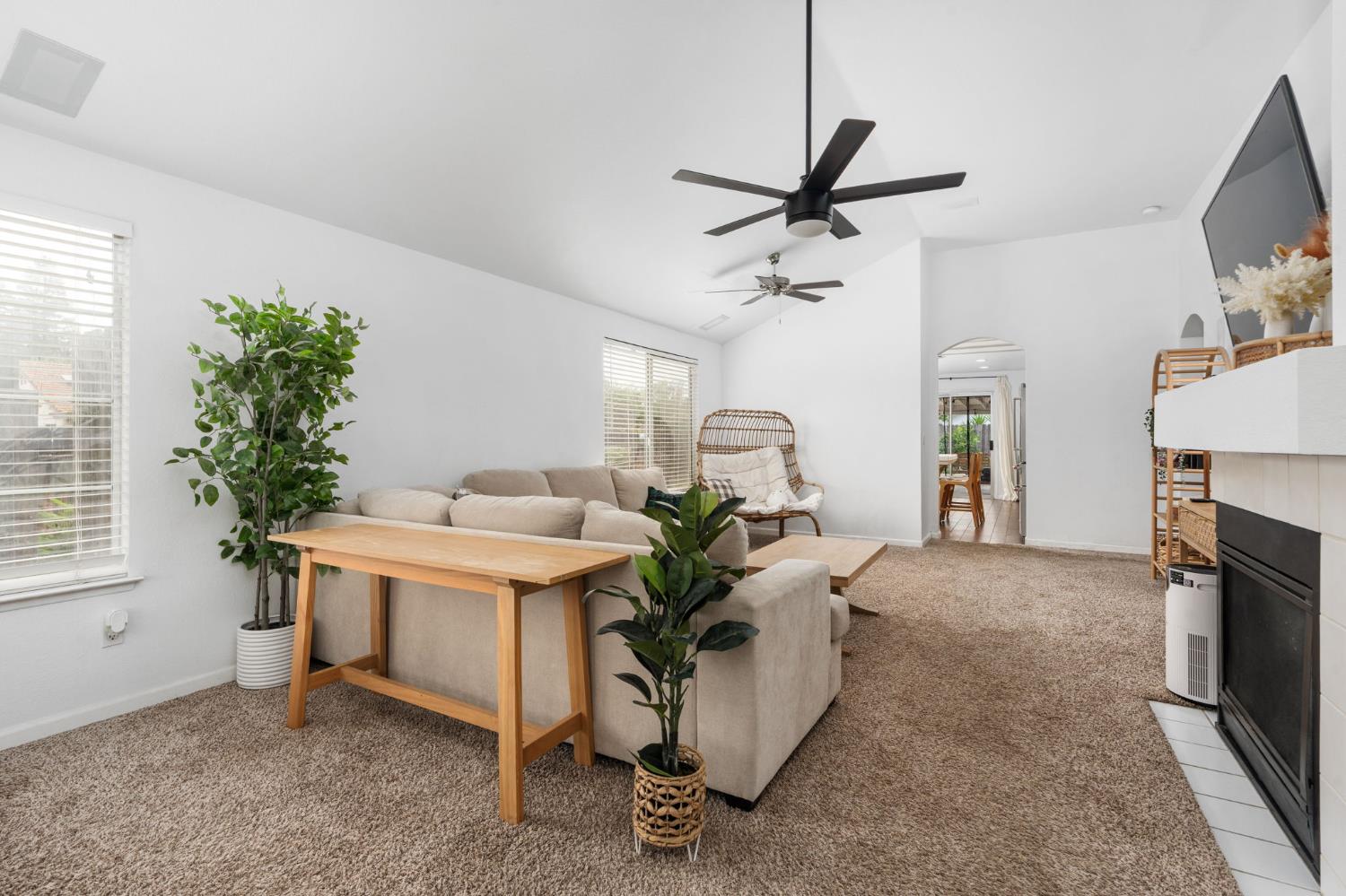 4623 West Berkeley Avenue Fresno, CA 93722 - Photo 6 of 35