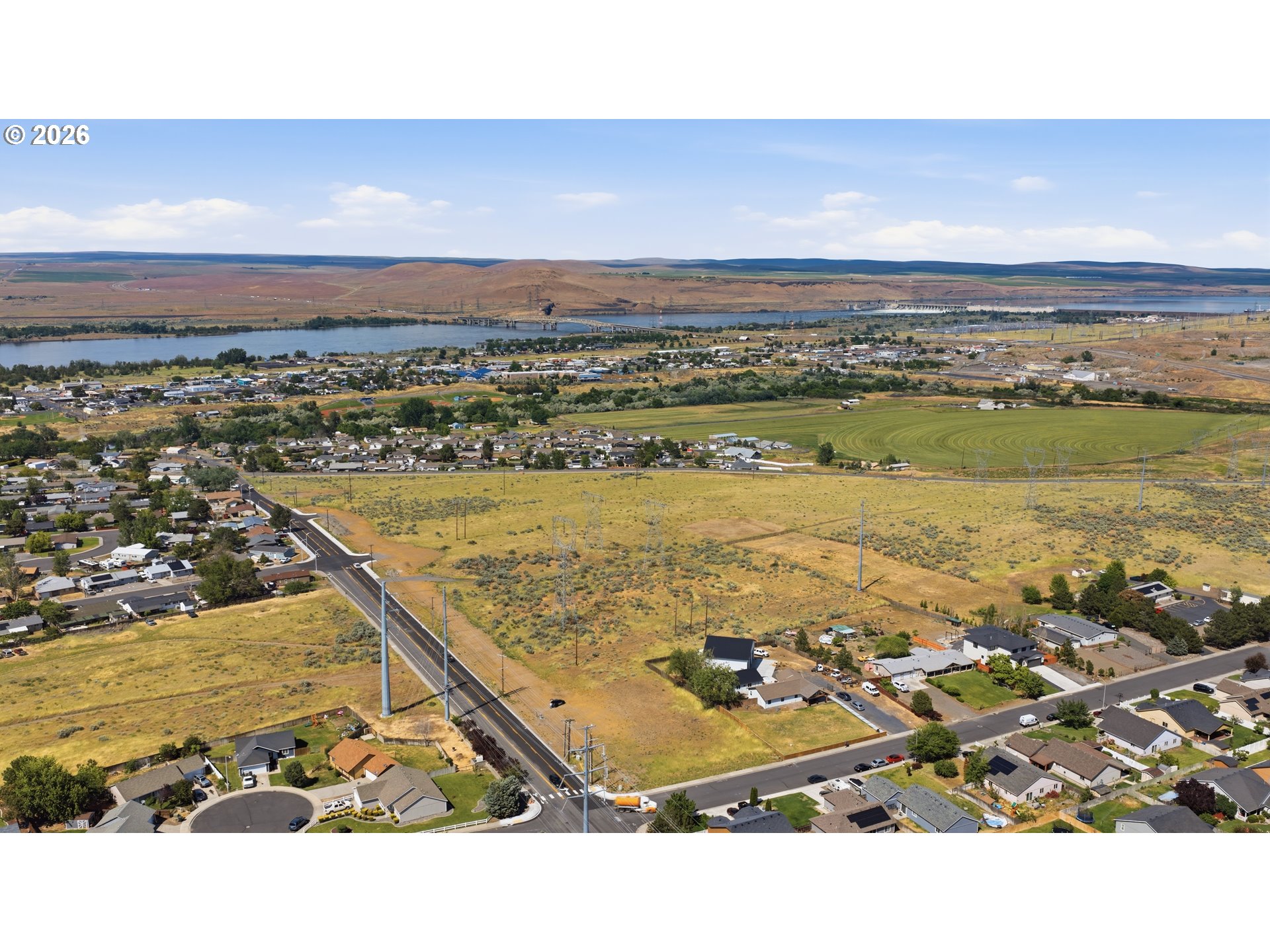 311 Pine Tree Avenue Umatilla, OR 97882 - Photo 3 of 13 a view of an ocean and beach