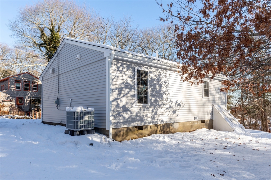 11 Wompanoag Road Sagamore Beach, MA 02562 - Photo 4 of 21