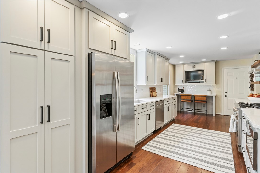 658 Oakridge Drive Irondequoit, NY 14617 - Photo 14 of 49