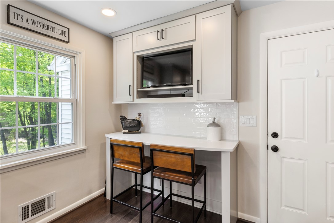 658 Oakridge Drive Irondequoit, NY 14617 - Photo 17 of 49