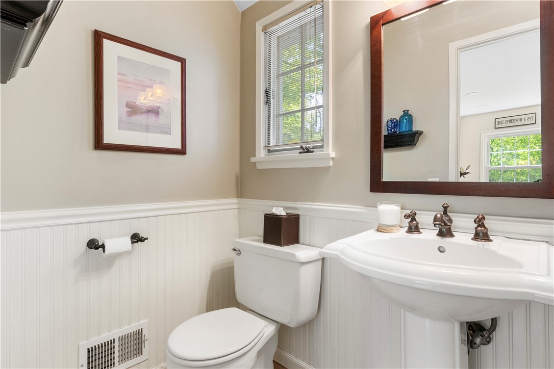 658 Oakridge Drive Irondequoit, NY 14617 - Photo 18 of 49