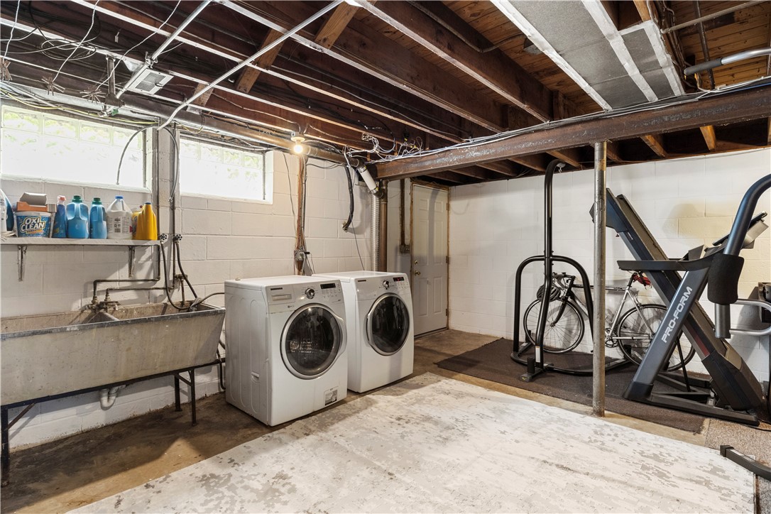 658 Oakridge Drive Irondequoit, NY 14617 - Photo 34 of 49