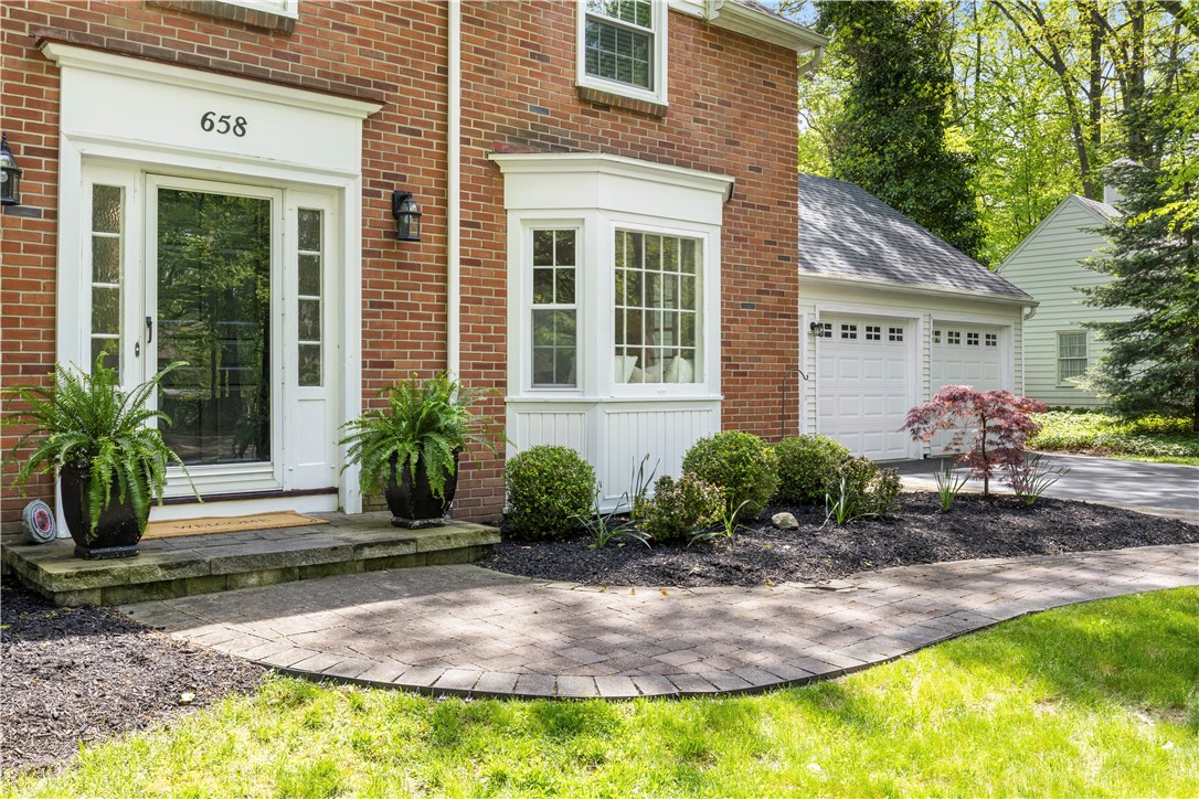 658 Oakridge Drive Irondequoit, NY 14617 - Photo 4 of 49